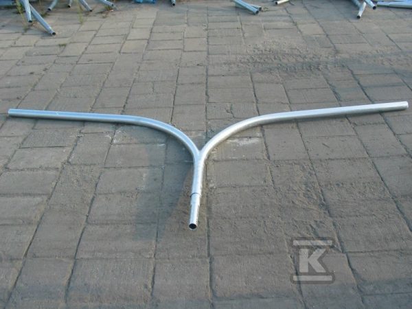 Wysięgnik rurowy W16/1/2/1,5 wysokość wysięgnika 1m, dwa ramiona, wysięg ramienia 1,5m. Średnica uchwytu lampy fi 60 W16/1/2/1,5-60/10/18