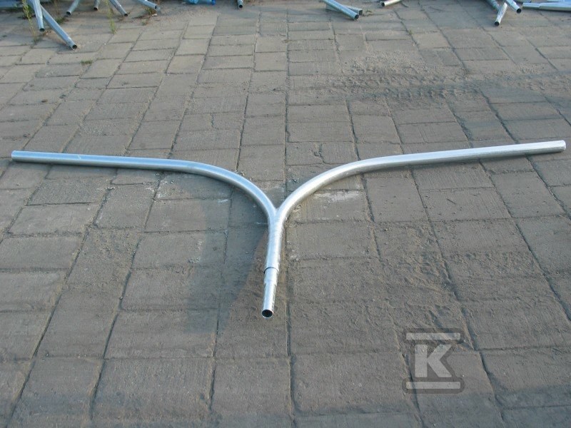 Wysięgnik rurowy W16/1/2/1,5 wysokość wysięgnika 1m, dwa ramiona, wysięg ramienia 1,5m. Średnica uchwytu lampy fi 60 W16/1/2/1,5-60/10/18 - obrazek 1