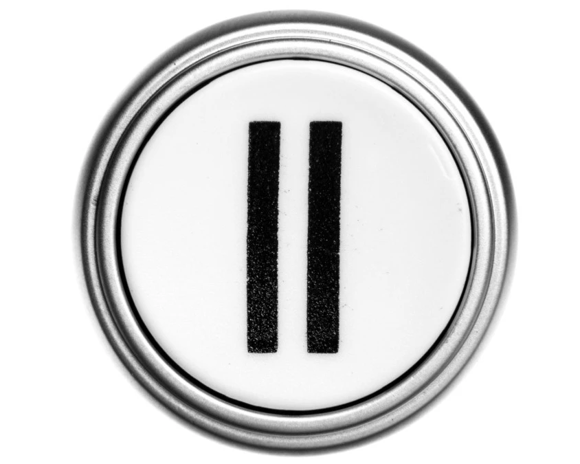 Napęd przycisku 22mm biały z samopowrotem bez adaptera symbol /II/ LPCB1128 - obrazek 1