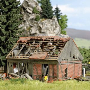 Zniszczone stajnie Zestaw do złożenia Busch 1669 H0 1 szt. Zniszczone stajnie Zestaw do złożenia Busch 1669 H0 1 szt.