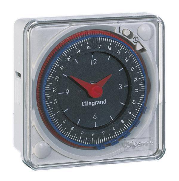 Legrand 049983 Wyłącznik czasowy analogowy Program dzienny IP30 czas letni/zimowy